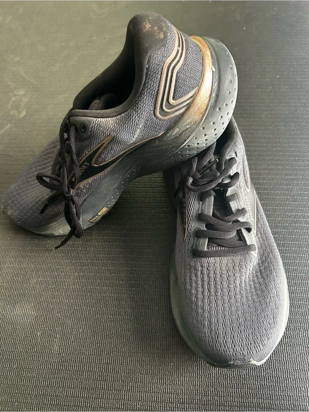 Brooks Glycerin 21 Women’s Running Shoes Size 10 Gray Black Neutral Cushion